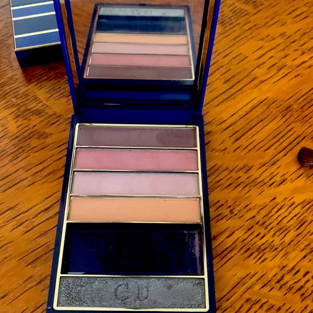 Eyeshadow palette